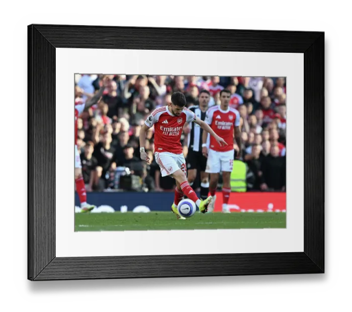 Framed Print : Arsenal FC v Newcastle United FC - Premier League