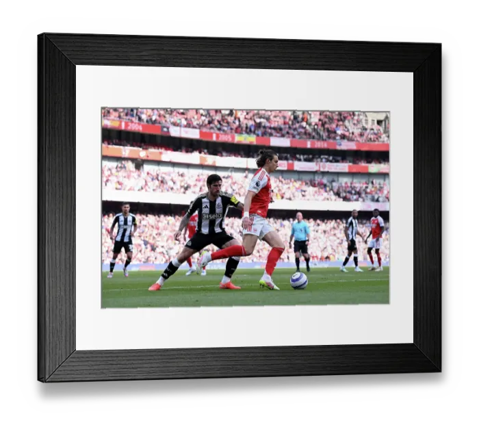 Framed Print : Arsenal FC v Newcastle United FC - Premier League