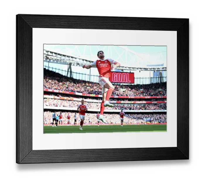 Framed Print : Arsenal FC v Newcastle United FC - Premier League