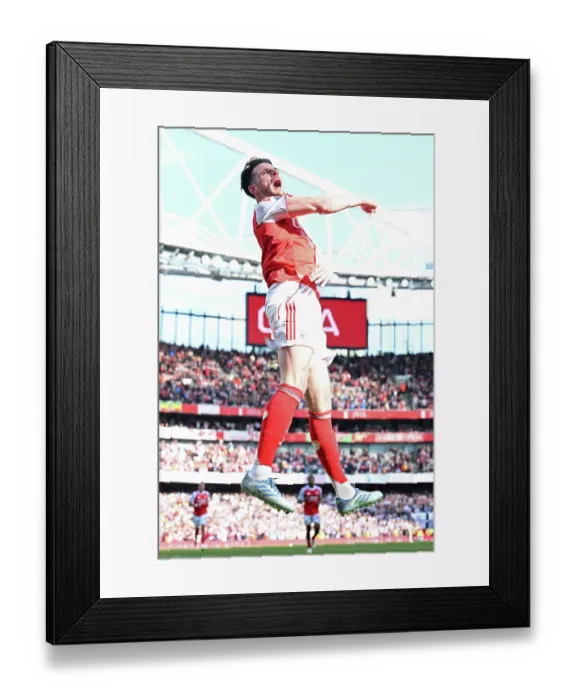Framed Print : Arsenal FC v Newcastle United FC - Premier League Framed Print : Arsenal FC v Newcastle United FC - Premier League