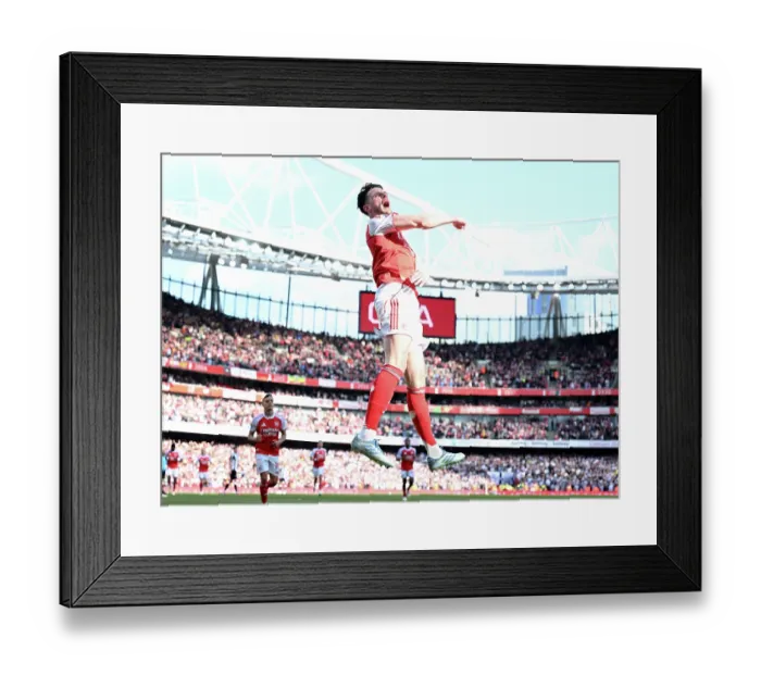 Framed Print : Arsenal FC v Newcastle United FC - Premier League
