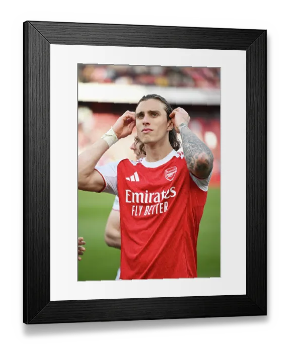Framed Print : Arsenal FC v Newcastle United FC - Premier League Framed Print : Arsenal FC v Newcastle United FC - Premier League