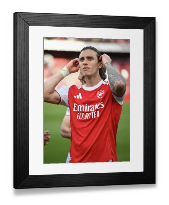 Framed Print : Arsenal FC v Newcastle United FC - Premier League Framed Print : Arsenal FC v Newcastle United FC - Premier League