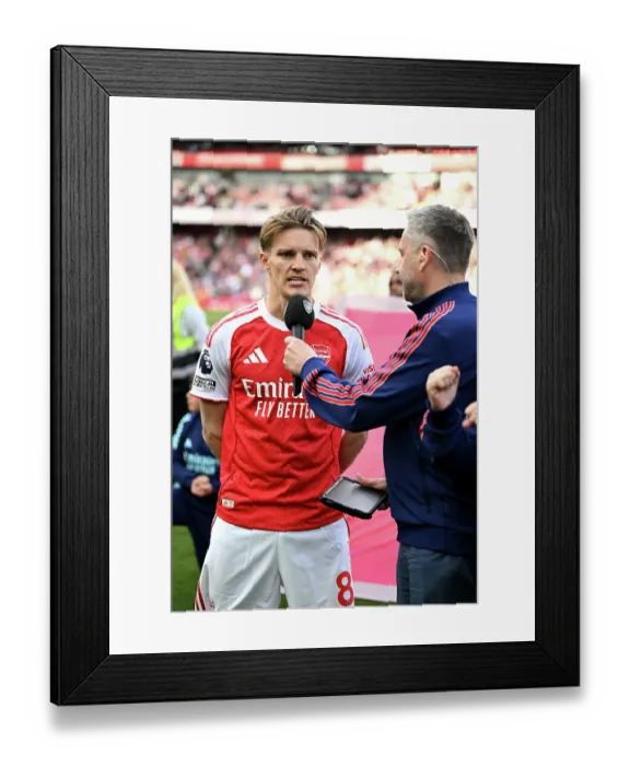 Framed Print : Arsenal FC v Newcastle United FC - Premier League Framed Print : Arsenal FC v Newcastle United FC - Premier League