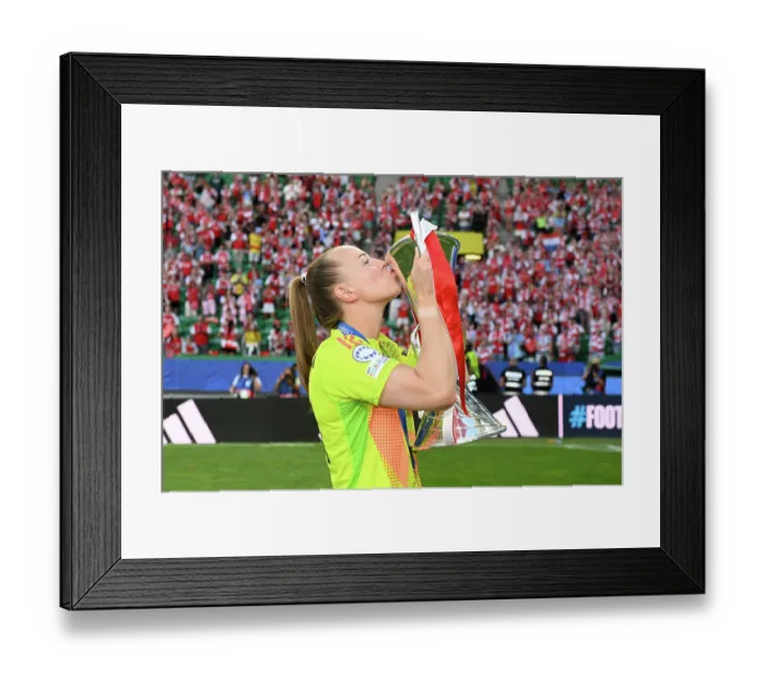 Framed Print : Arsenal WFC v FC Barcelona - UEFA Women's Champions League Final Arsenal WFC v FC Barcelona - UEFA Women's Champions League Final