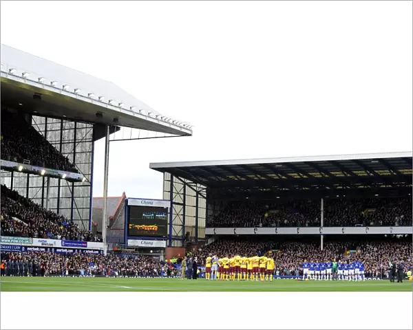 Moment of silence for Remberance Day. Everton 1: 2 Arsenal, Barclays Premier League