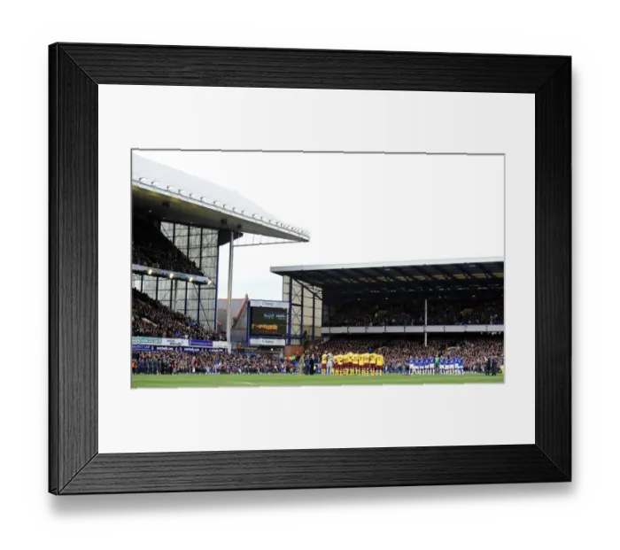 Framed Print : Moment of silence for Remberance Day. Everton 1: 2 Arsenal, Barclays Premier League Framed Print : Moment of silence for Remberance Day. Everton 1: 2 Arsenal, Barclays Premier League
