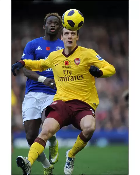 Sebastien Squillaci (Arsenal) Louis Saha (Everton). Everton 1: 2 Arsenal