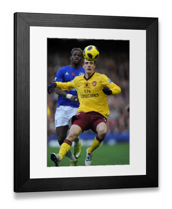 Framed Print : Sebastien Squillaci (Arsenal) Louis Saha (Everton). Everton 1: 2 Arsenal Framed Print : Sebastien Squillaci (Arsenal) Louis Saha (Everton). Everton 1: 2 Arsenal
