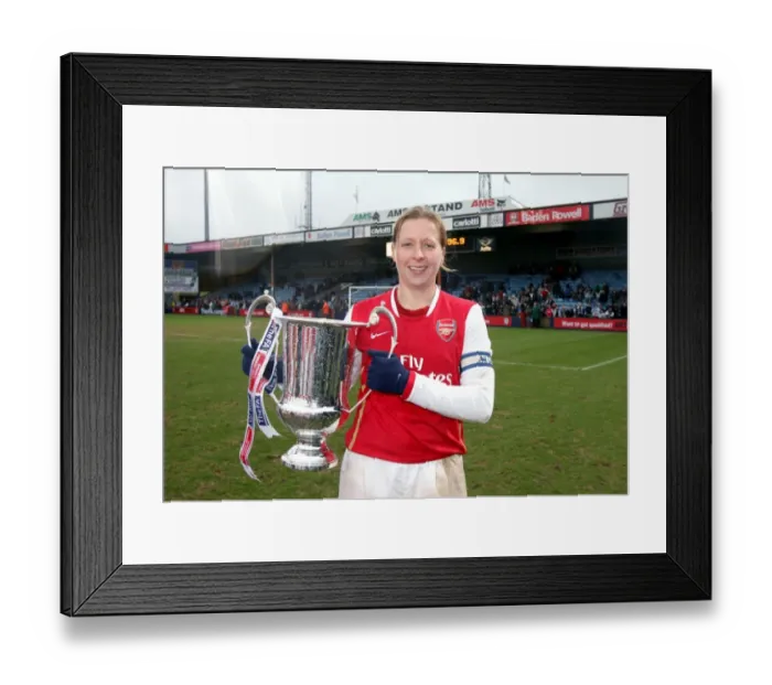 Framed Print : Jayne Ludlow (Arsenal) with the League Cup Trophy Framed Print : Jayne Ludlow (Arsenal) with the League Cup Trophy