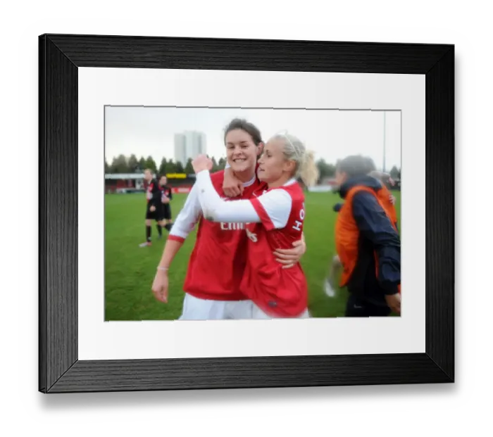 Framed Print : Jennifer Beattie and Steph Houghton (Arsenal) celebrate winning the match