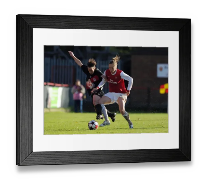 Framed Print : Gemma Davison (Arsenal) Sonia Vesga (Rayo). Arsenal Ladies 4: 1 Rayo Vallecano