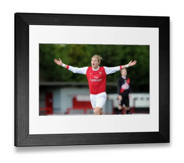 Framed Print : Arsenal's Ellen White Scores in 4-1 Victory over Rayo Vallecano in UEFA Champions League Framed Print : Arsenal's Ellen White Scores in 4-1 Victory over Rayo Vallecano in UEFA Champions League