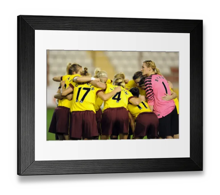 Framed Print : Arsenal Ladies pre match huddle. Rayo Vallecano 2: 0 Arsenal Ladies. UEFA Champions League Framed Print : Arsenal Ladies pre match huddle. Rayo Vallecano 2: 0 Arsenal Ladies. UEFA Champions League