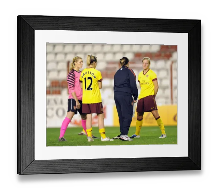 Framed Print : Emma Byrne, Gemma Davison, Katie Chapman and Manager Lauren Harvey (Arsenal) talk after the match