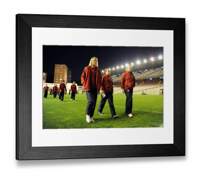 Framed Print : Katie Chapman, Lauren Bruton and Jayne Ludlow (Arsenal). Rayo Vallecano 2