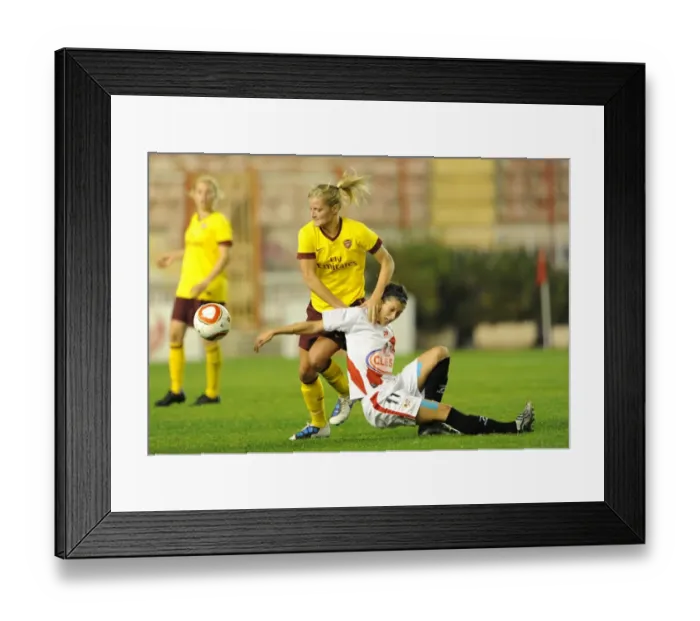 Framed Print : Katie Chapman (Arsenal) Jennifer Fuentes (Rayo). Rayo Vallecano 2: 0 Arsenal Ladies