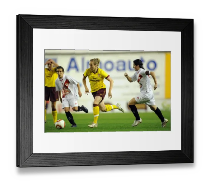 Framed Print : Gemma Davison (Arsenal) Natalia Sanchon (Rayo). Rayo Vallecano 2: 0 Arsenal Ladies