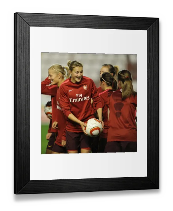 Framed Print : Ellen White (Arsenal) warms up before the match. Rayo Vallecano 2: 0 Arsenal Ladies
