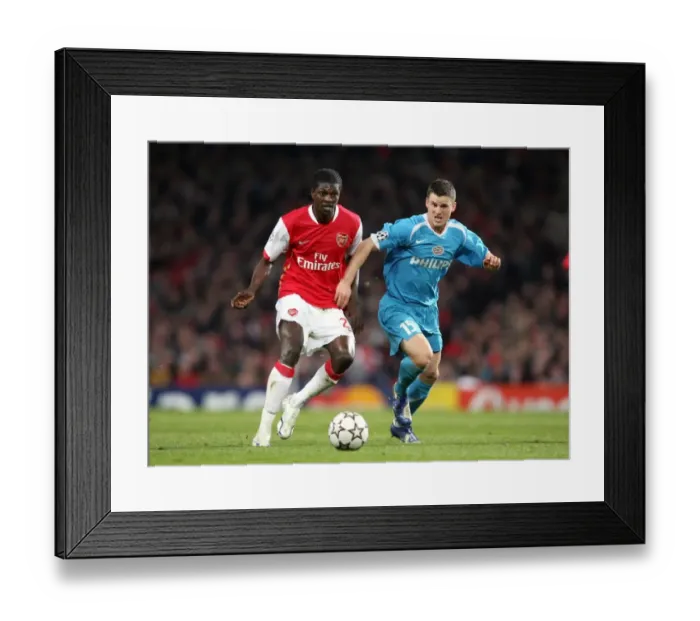 Framed Print : Emmanuel Adebayor (Arsenal) Jason Culina (PSV)
