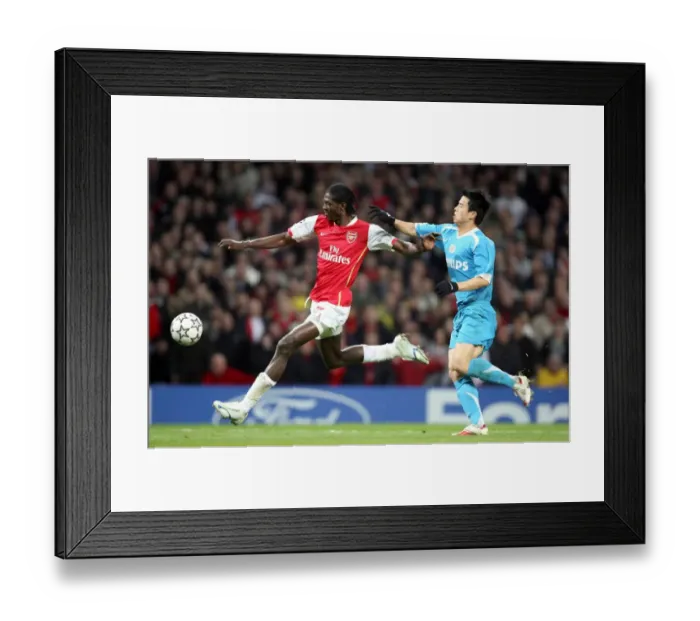 Framed Print : Emmanuel Adebayor (Arsenal) Sun Xiang (PSV) Framed Print : Emmanuel Adebayor (Arsenal) Sun Xiang (PSV)