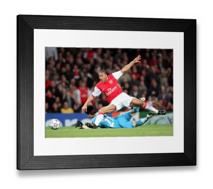 Framed Print : Julio Baptista (Arsenal) Sun Xiang (PSV) Framed Print : Julio Baptista (Arsenal) Sun Xiang (PSV)