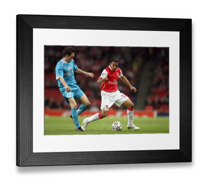 Framed Print : Theo Walcott (Arsenal) Csaba Feher (PSV) Framed Print : Theo Walcott (Arsenal) Csaba Feher (PSV)