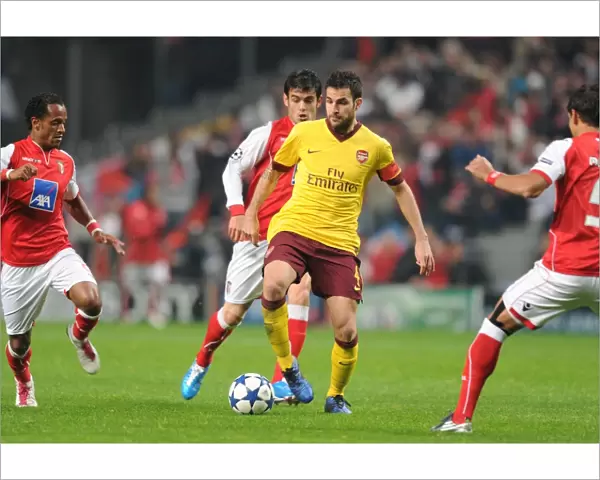 Cesc Fabregas (Arsenal) Leandro Salino (Braga). SC Braga 2: 0 Arsenal, UEFA Champions League