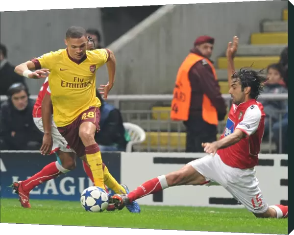 Kieran Gibbs (Arsenal) Miguel Garcia (Braga). SC Braga 2: 0 Arsenal, UEFA Champions League