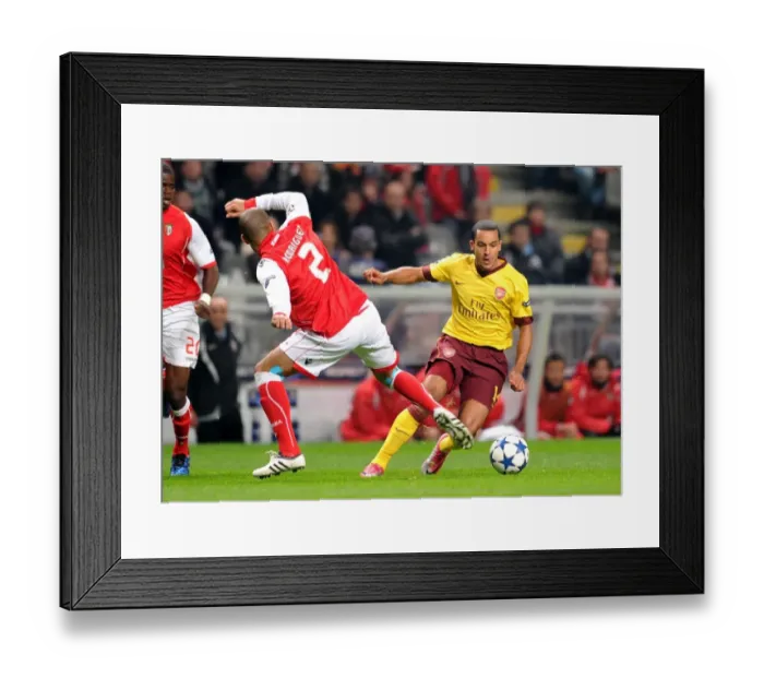 Framed Print : Theo Walcott (Arsenal) Alberto Rodriguez (Braga). SC Braga 2: 0 Arsenal