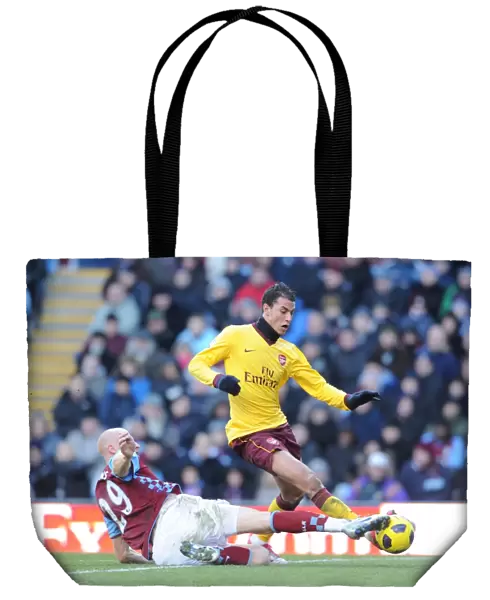 Marouane Chamakh (Arsenal) James Collins (Villa). Aston Villa 2: 4 Arsenal