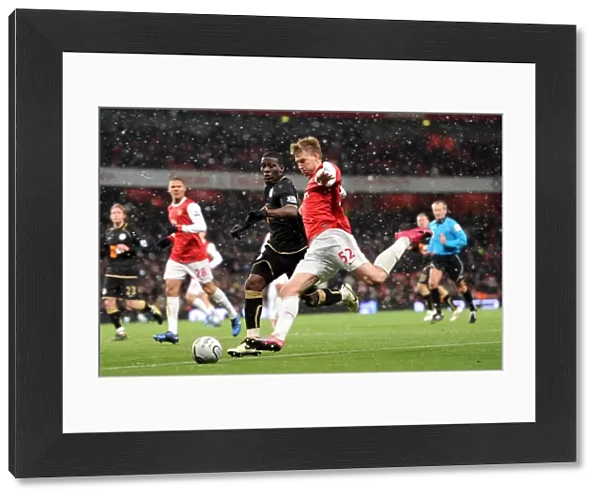 Nicklas Bendtner (Arsenal) Hendry Thomas (Wigan). Arsenal 2: 0 Wigan Athletic