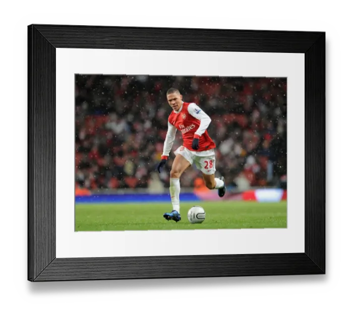 Framed Print : Kieran Gibbs (Arsenal). Arsenal 2: 0 Wigan Athletic. Carling Cup, Quarter Final