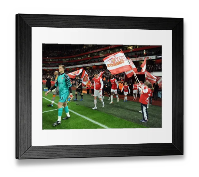 Framed Print : The Junoir Gunners do a guard of honour as the teams walk out. Arsenal 2: 0 Wigan Athletic
