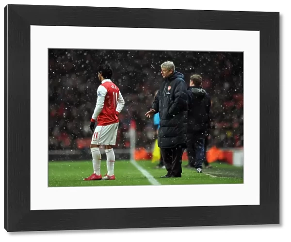 Arsene Wenger the Arsenal Manager talks to Carlos Vela (Arsenal). Arsenal 2