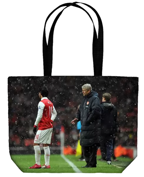 Arsene Wenger the Arsenal Manager talks to Carlos Vela (Arsenal). Arsenal 2