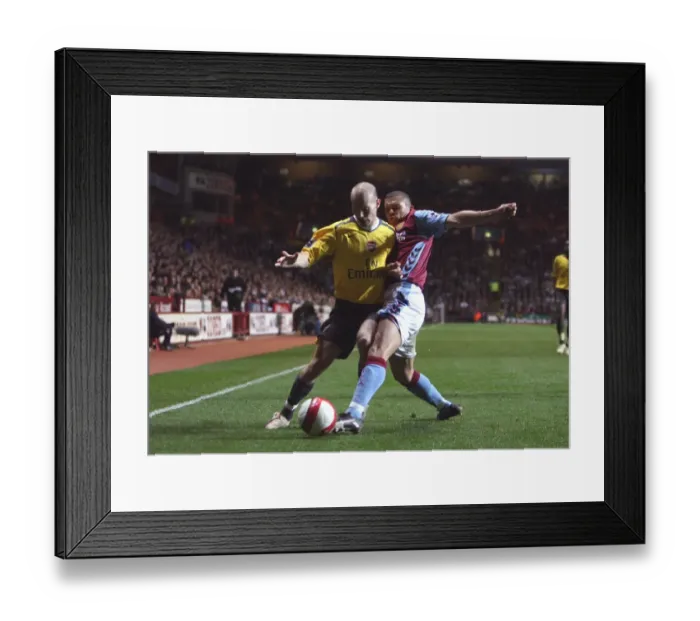 Framed Print : Freddie Ljungberg (Arsenal) Wilfred Bouma (Aston Villa) Framed Print : Freddie Ljungberg (Arsenal) Wilfred Bouma (Aston Villa)
