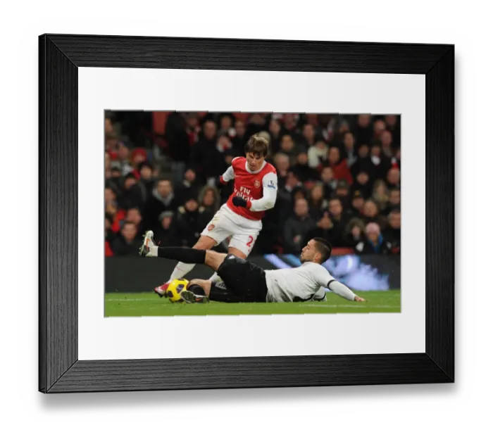 Framed Print : Arsenal FC vs Fulham: 2010-11 Season Match Framed Print : Arsenal FC vs Fulham: 2010-11 Season Match