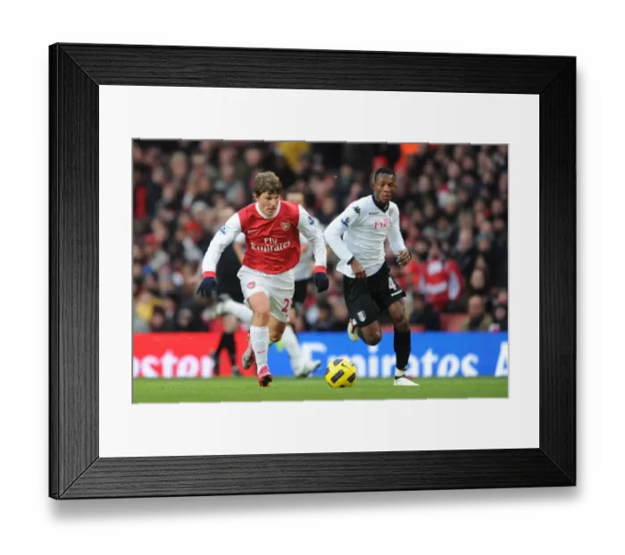 Framed Print : Arsenal FC vs Fulham: 2010-11 Season Match Framed Print : Arsenal FC vs Fulham: 2010-11 Season Match