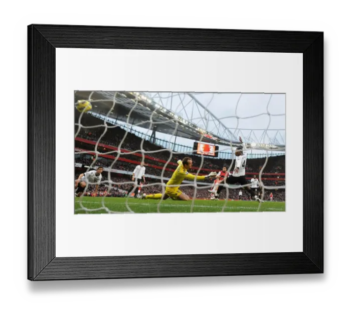 Framed Print : Arsenal FC vs Fulham: 2010-11 Season Match Framed Print : Arsenal FC vs Fulham: 2010-11 Season Match