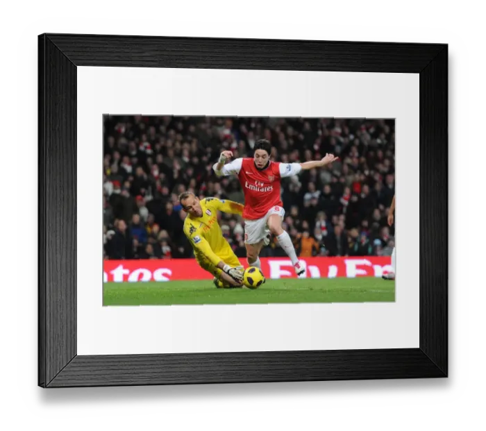 Framed Print : Arsenal FC vs Fulham: 2010-11 Season Match