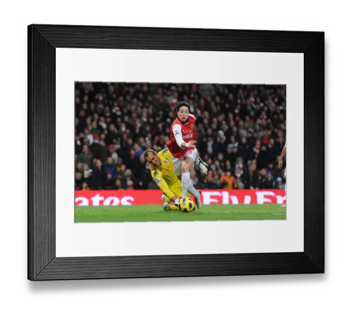 Framed Print : Arsenal FC vs Fulham: 2010-11 Season Match
