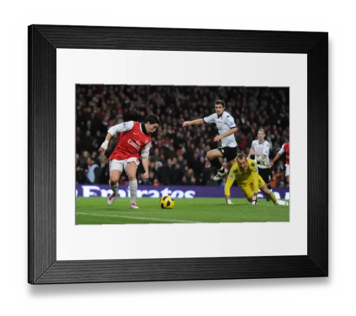 Framed Print : Arsenal FC vs Fulham: 2010-11 Season Match Framed Print : Arsenal FC vs Fulham: 2010-11 Season Match