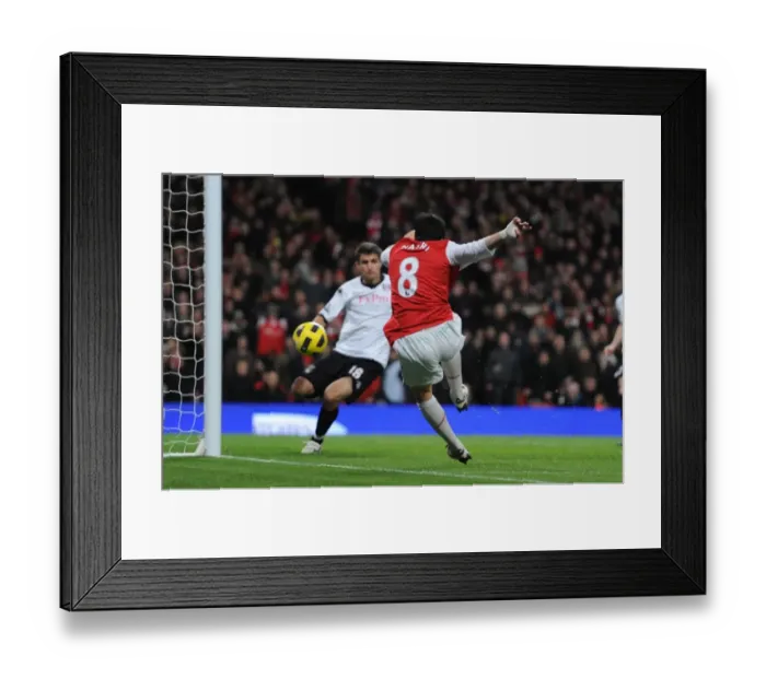 Framed Print : Arsenal FC vs Fulham: 2010-11 Season Match Framed Print : Arsenal FC vs Fulham: 2010-11 Season Match