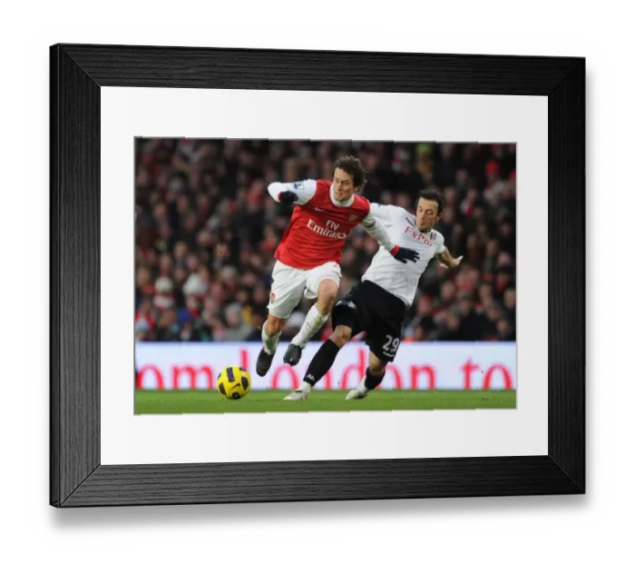 Framed Print : Arsenal FC vs Fulham: 2010-11 Season Match Framed Print : Arsenal FC vs Fulham: 2010-11 Season Match