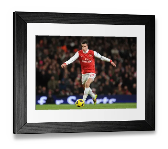 Framed Print : Arsenal FC vs Fulham: 2010-11 Season Match