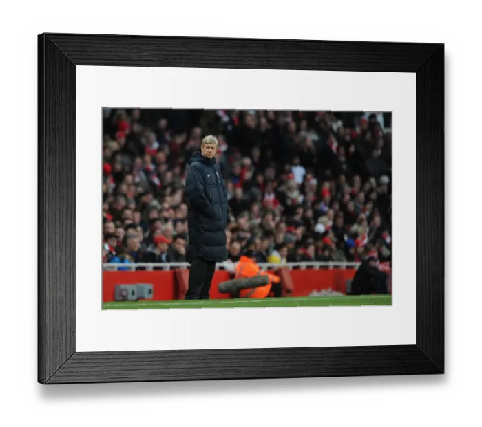 Framed Print : Arsenal v Fulham: 2010-11 Season Match Framed Print : Arsenal v Fulham: 2010-11 Season Match