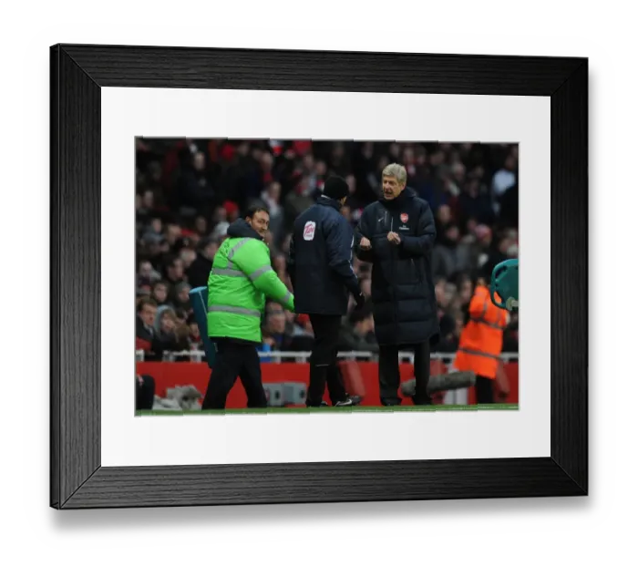 Framed Print : Arsenal FC vs Fulham: 2010-11 Season Match Framed Print : Arsenal FC vs Fulham: 2010-11 Season Match