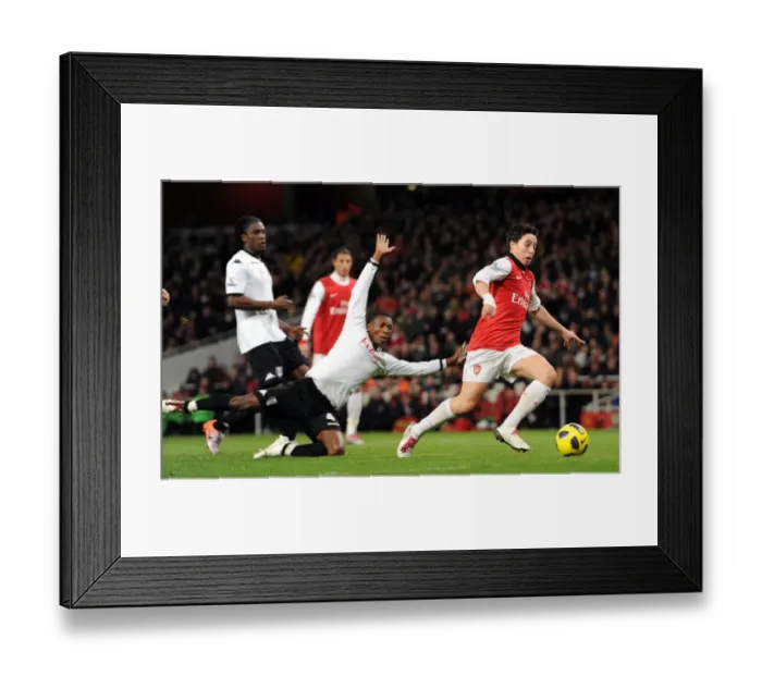 Framed Print : Samir Nasri beats Dickson Etuhu and John Pantsil (Fulham) on his way to scoring his