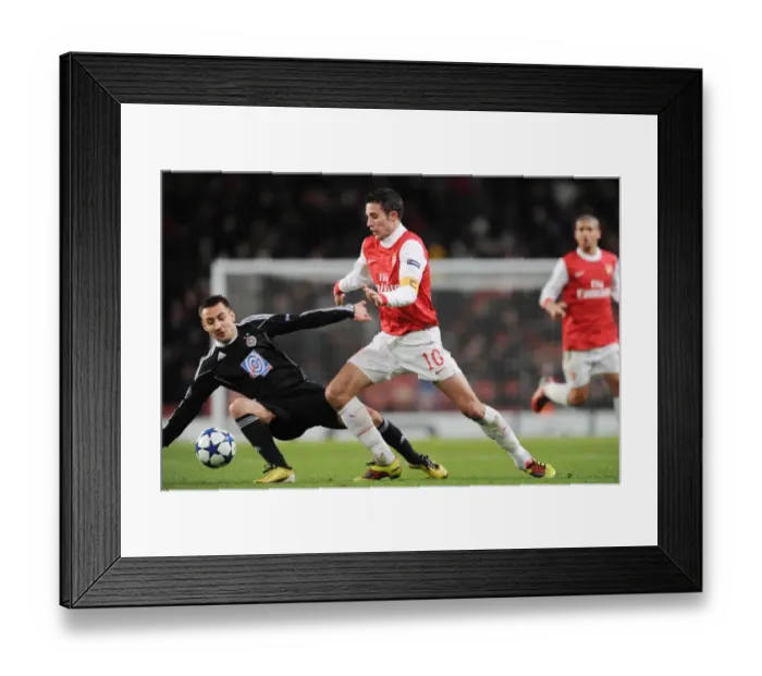 Framed Print : Robin van Persie (Arsenal) Aleksandar Davidov (Partizan). Arsenal 3: 1 Partizan Belgrade Framed Print : Robin van Persie (Arsenal) Aleksandar Davidov (Partizan). Arsenal 3: 1 Partizan Belgrade